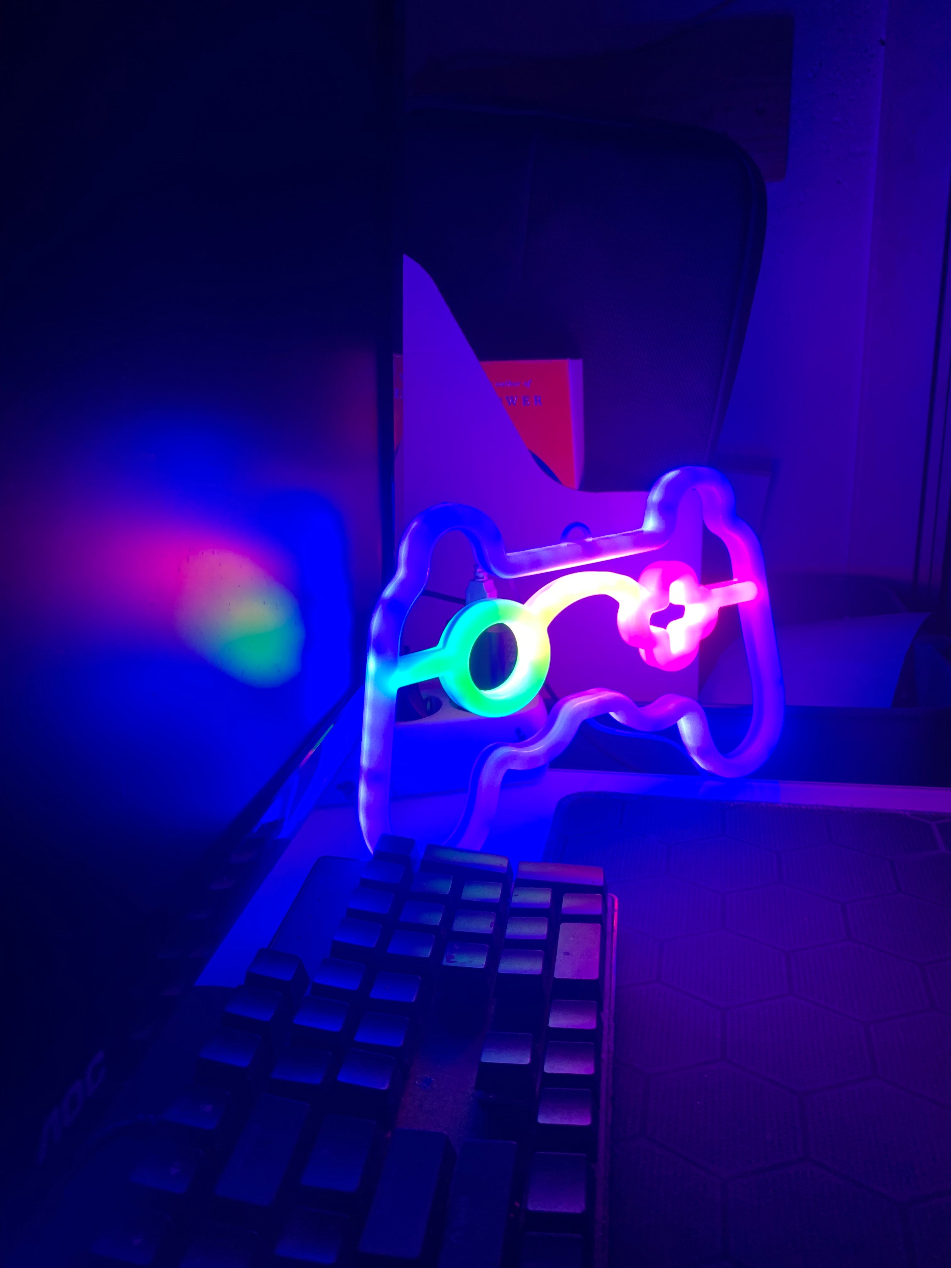 Neon Gaming Lampa – Förvandla din setup direkt