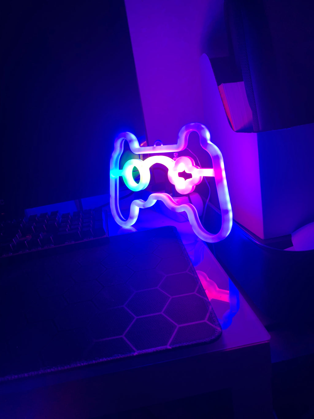 Neon Gaming Lampa – Förvandla din setup direkt
