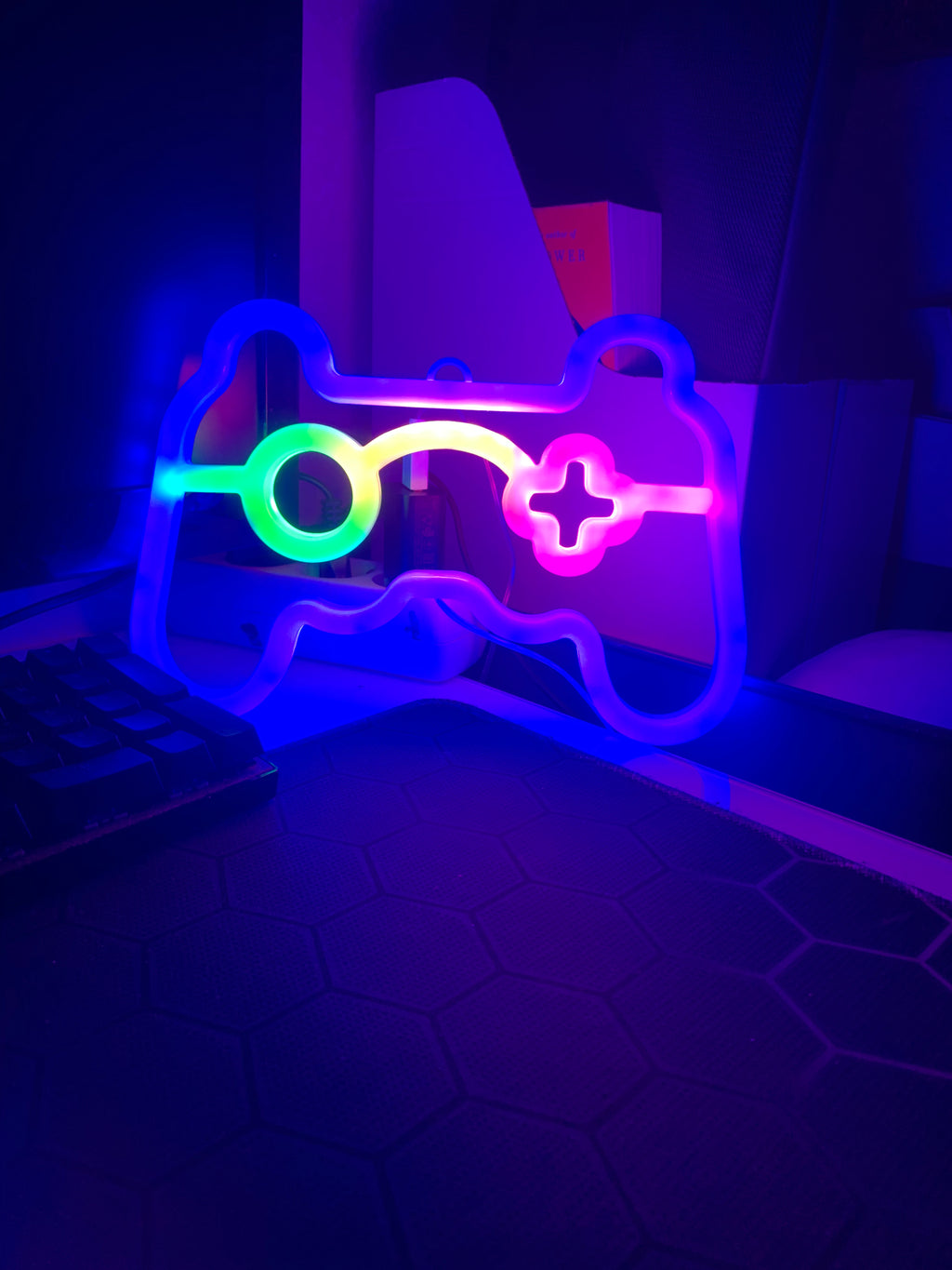 Neon Gaming Lampa – Förvandla din setup direkt