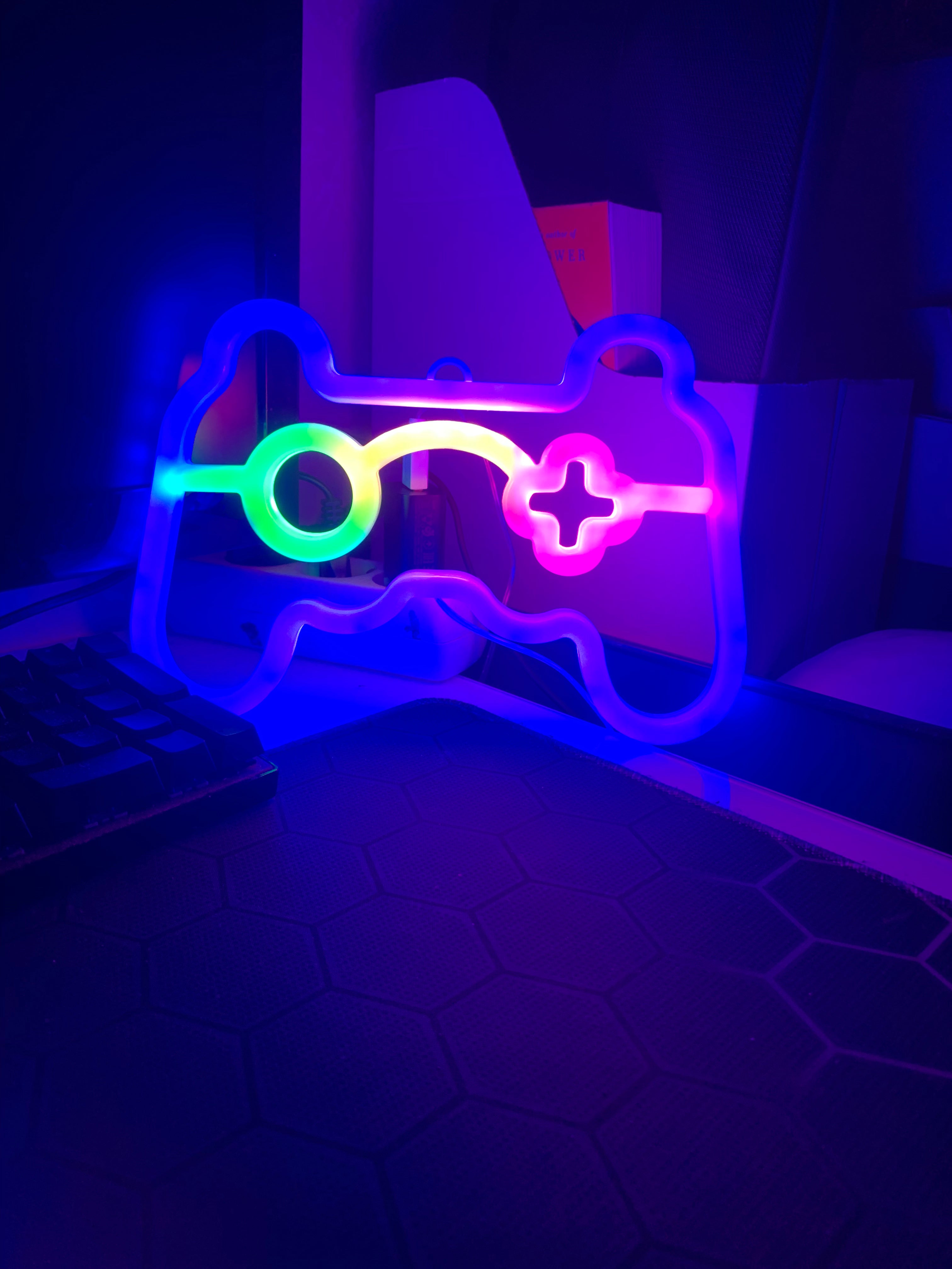Neon Gaming Lampa – Förvandla din setup direkt